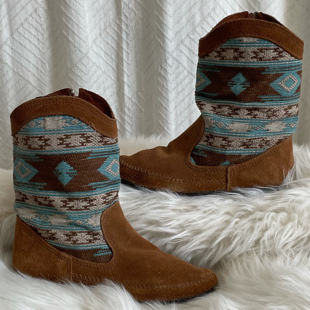 Minnetonka brand Navajo style print booties